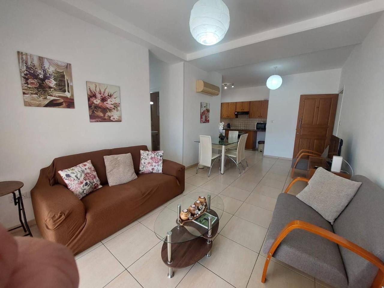 Sunny 2 Bedroom Center